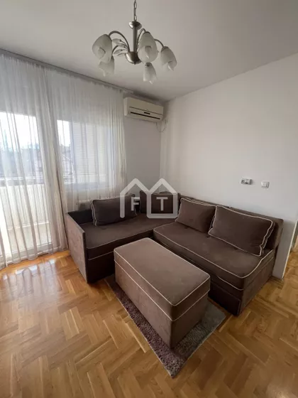 Justina Popovića | 4zida.rs