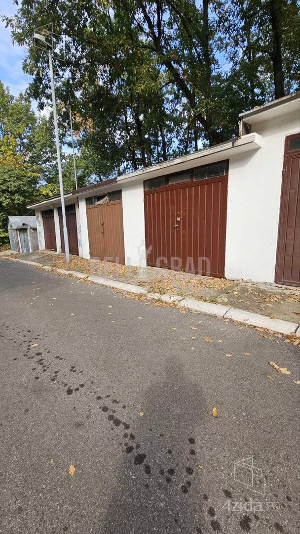 Četvoroiposoban stan | 4zida