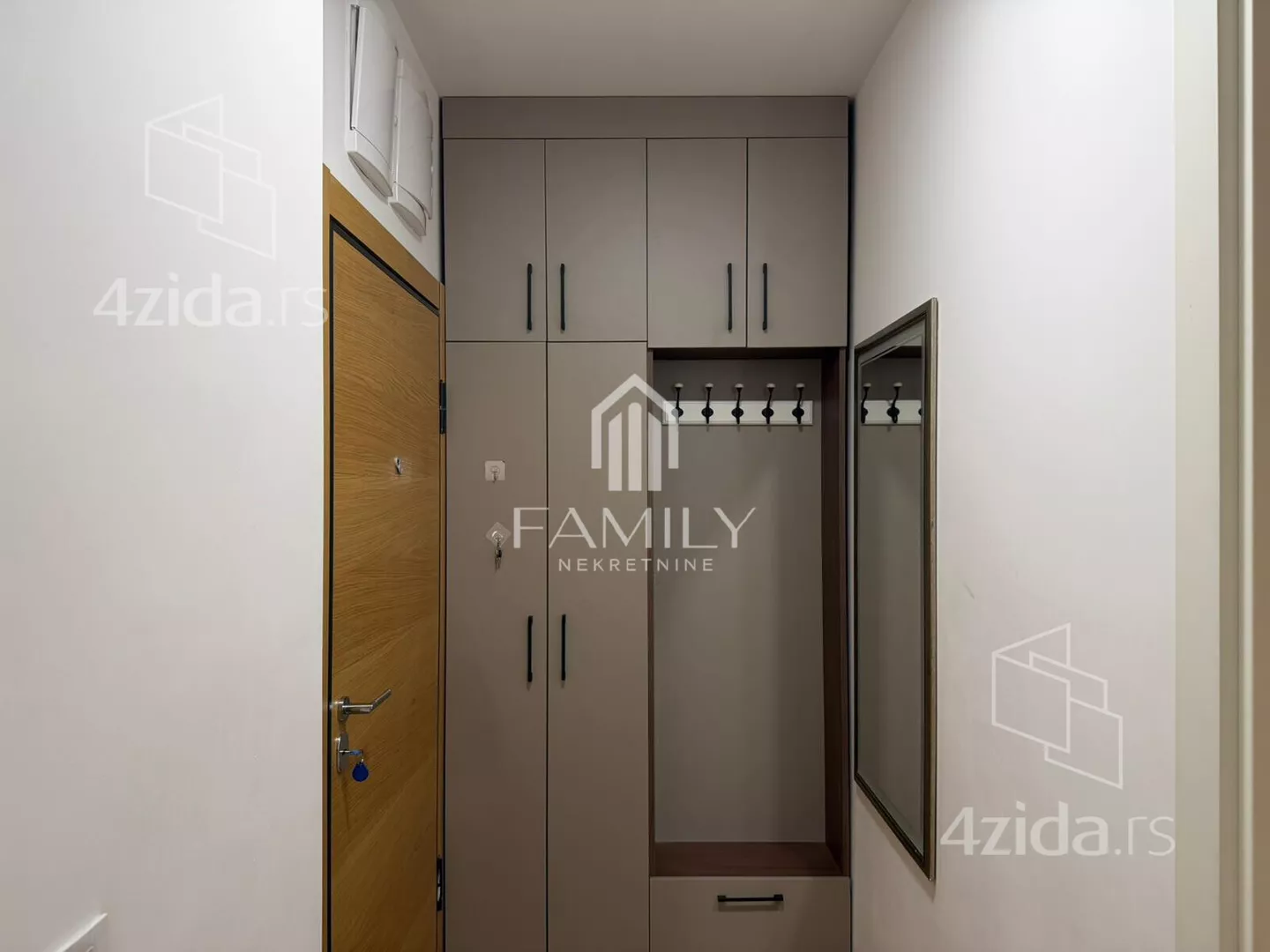 Jednoiposoban stan | 4zida