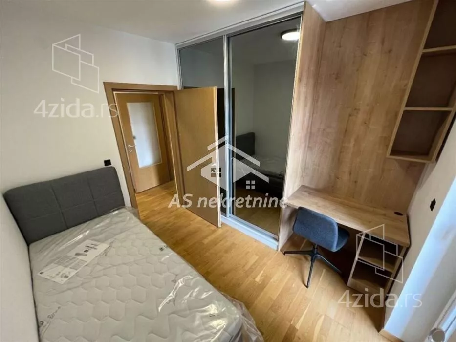 Četvoroiposoban stan | 4zida