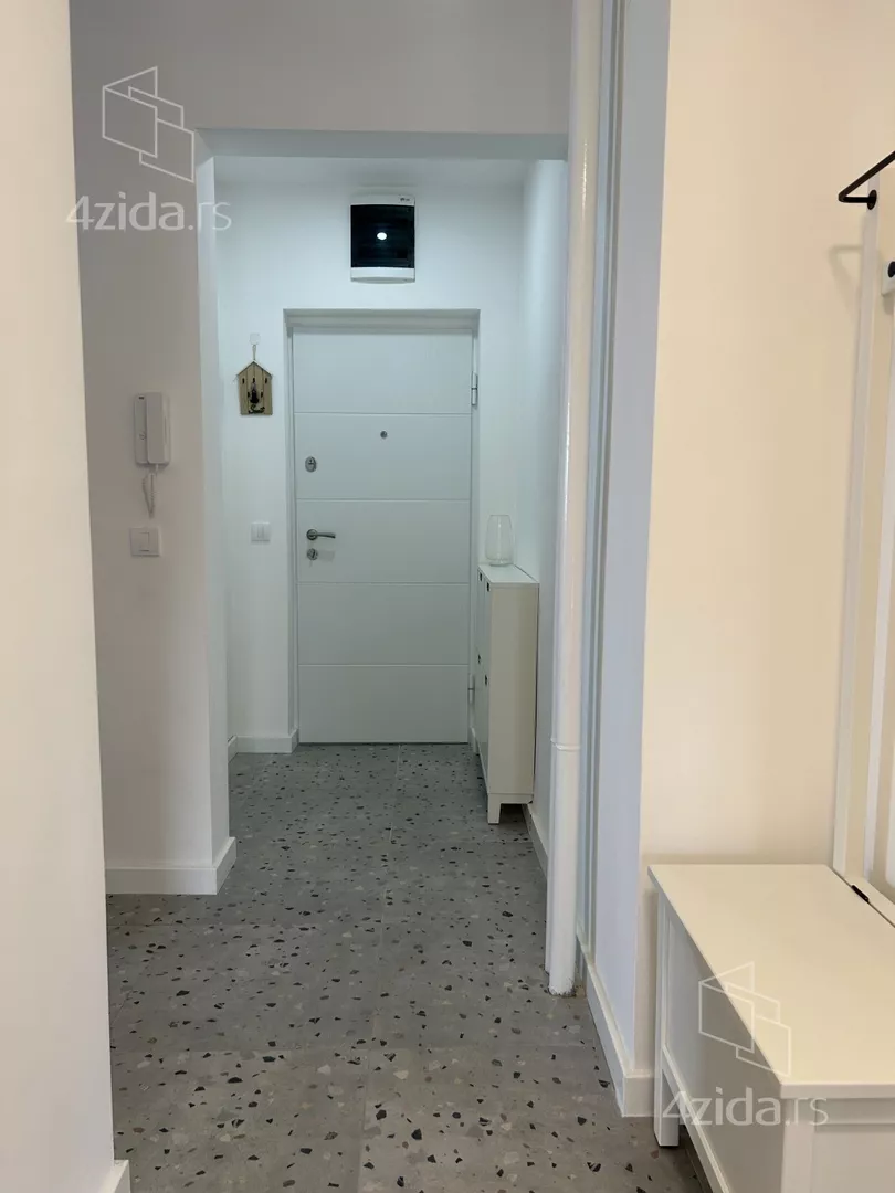 Četvoroiposoban stan | 4zida