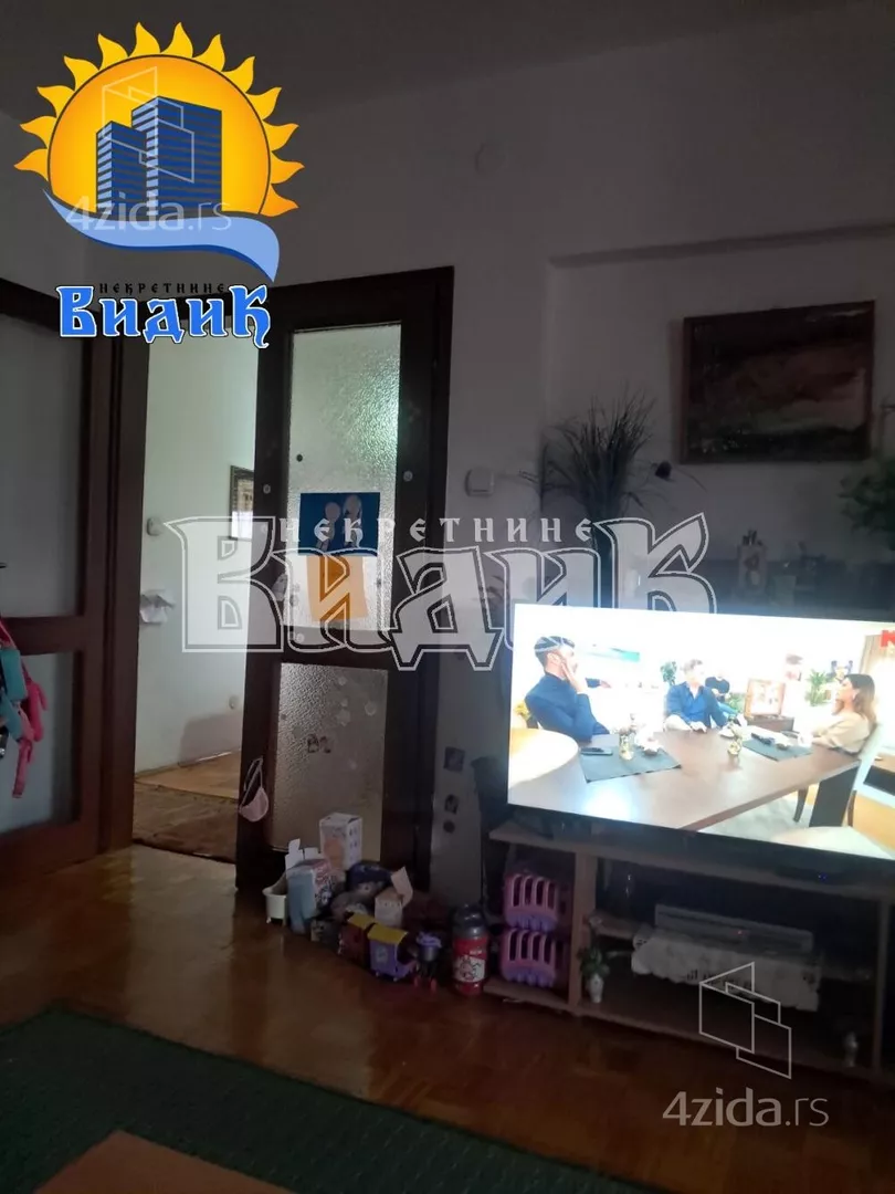 Četvoroiposoban stan | 4zida