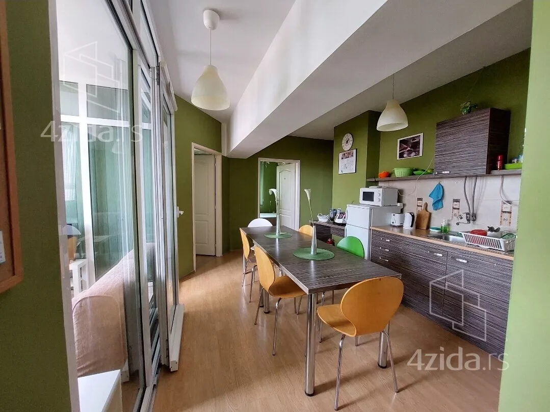 Četvoroiposoban stan | 4zida