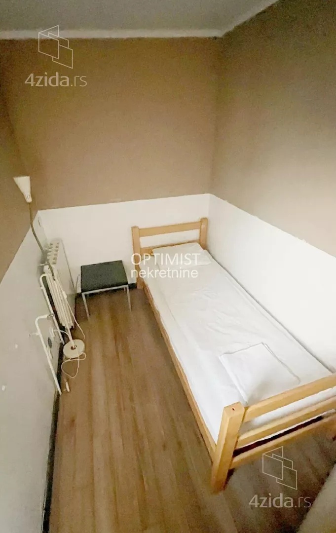 Šestoiposoban stan | 4zida