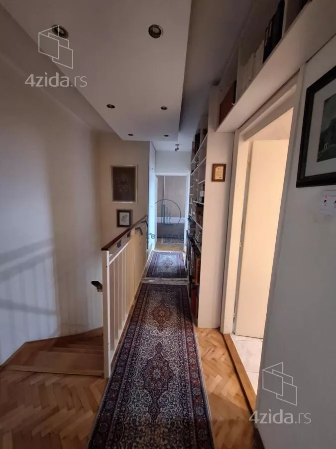 Četvoroiposoban stan | 4zida