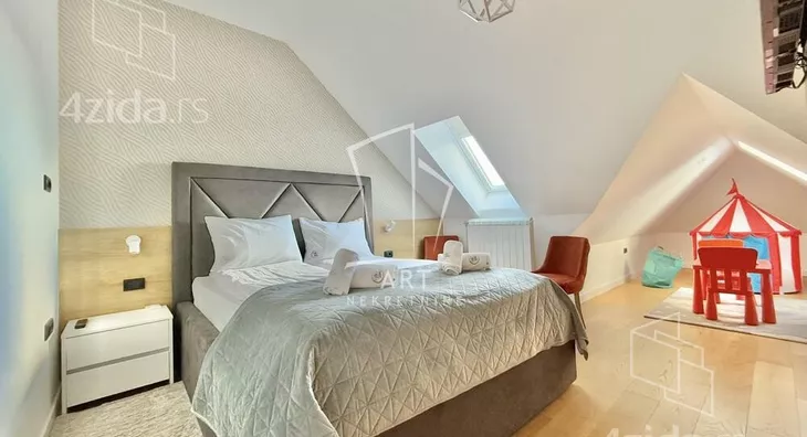 Četvoroiposoban stan | 4zida