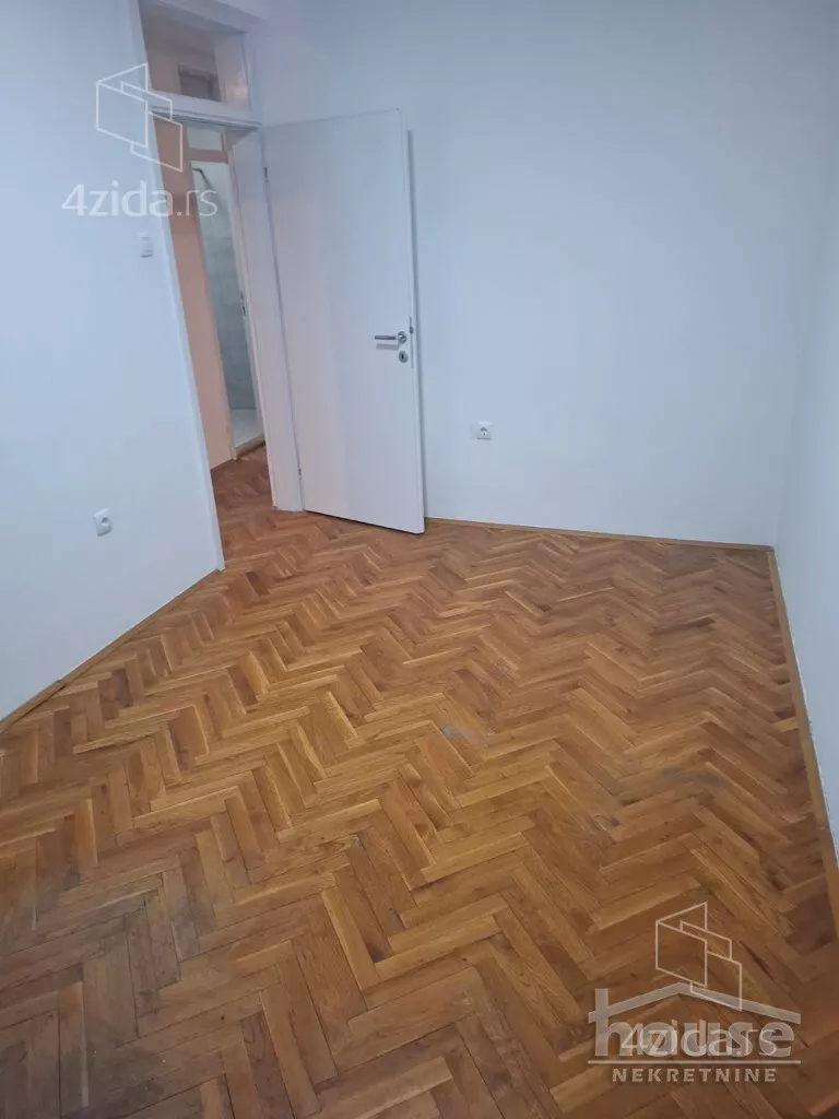 Četvoroiposoban stan | 4zida