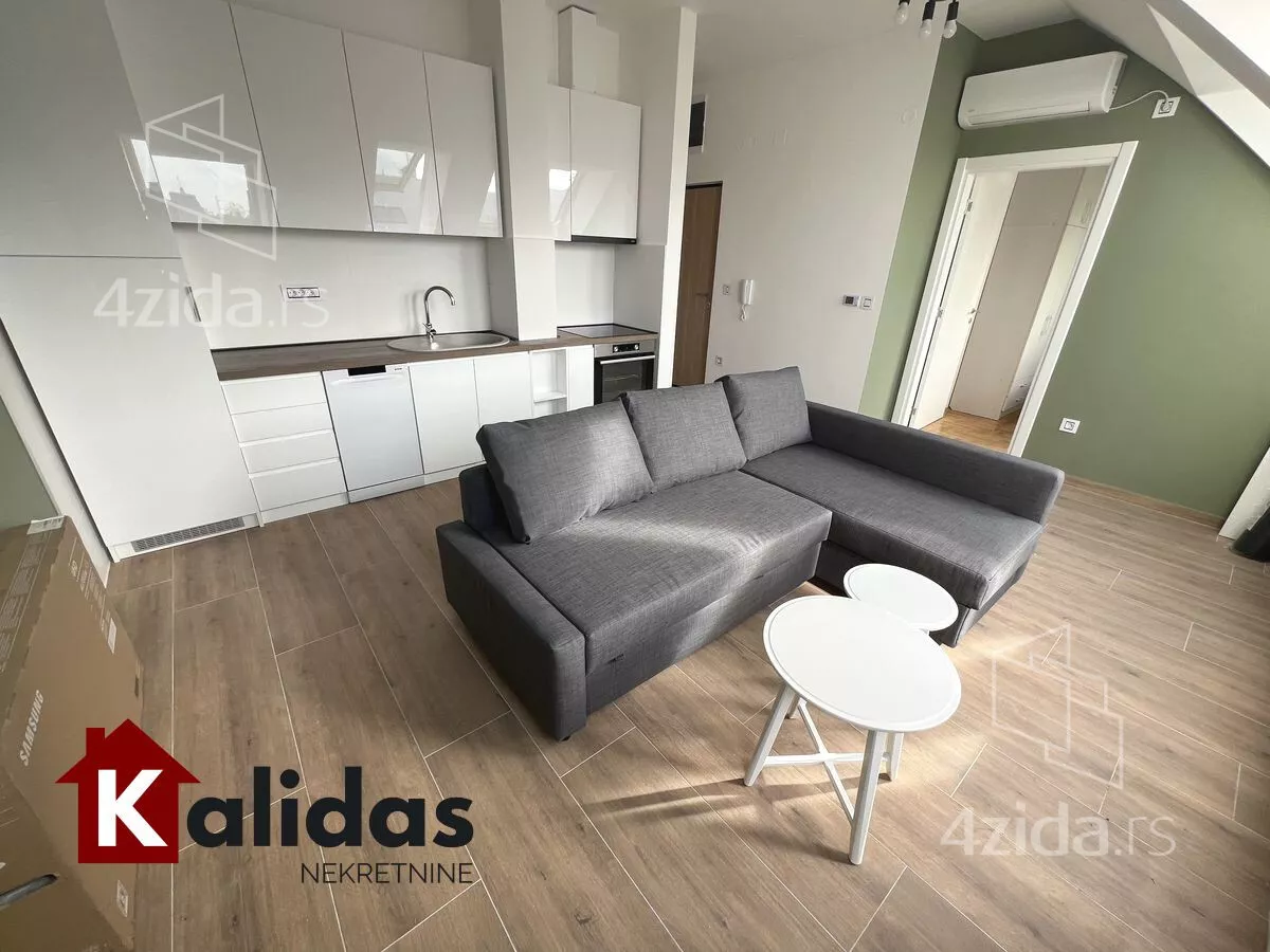 Šestosoban stan | 4zida