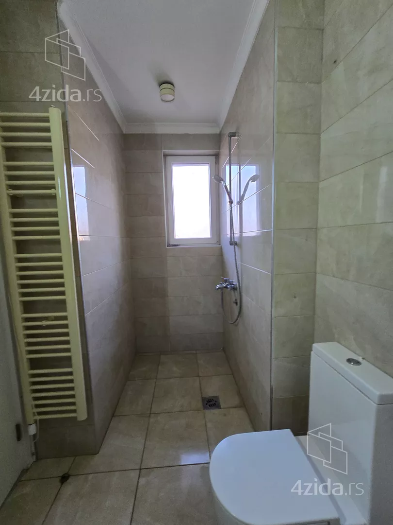 Šestosoban stan | 4zida