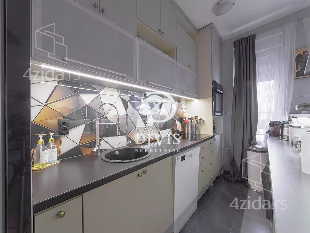 Petosoban stan | 4zida