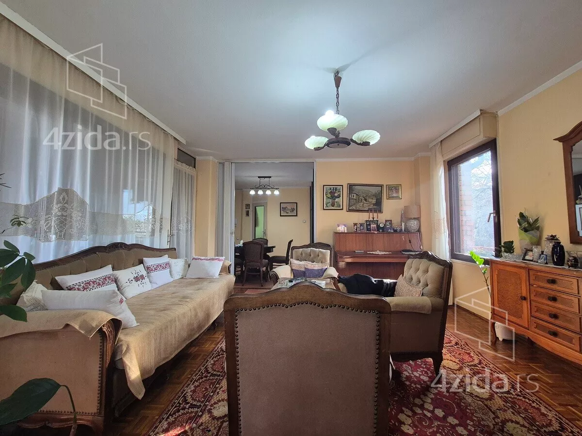 Četvoroiposoban stan | 4zida