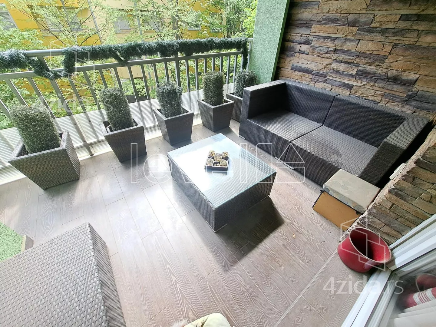 Petosoban stan | 4zida