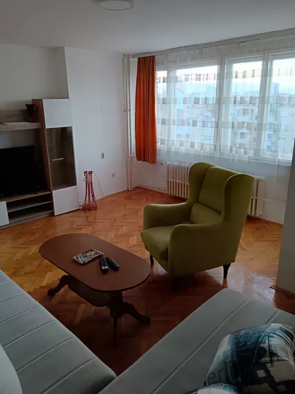 Crveni Pevac | 4zida.rs