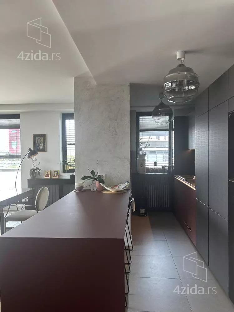 Petosoban stan | 4zida