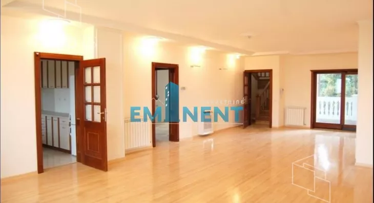 Sedmosoban stan | 4zida