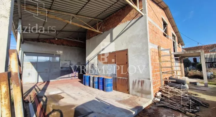 Poslovna zgrada | 4zida