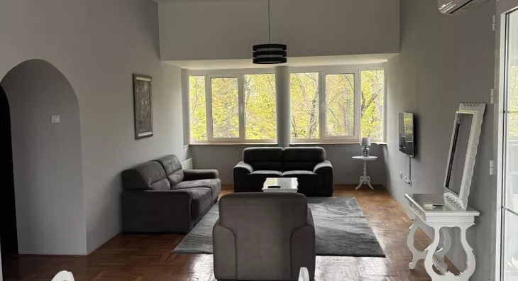 Šestosoban stan | 4zida