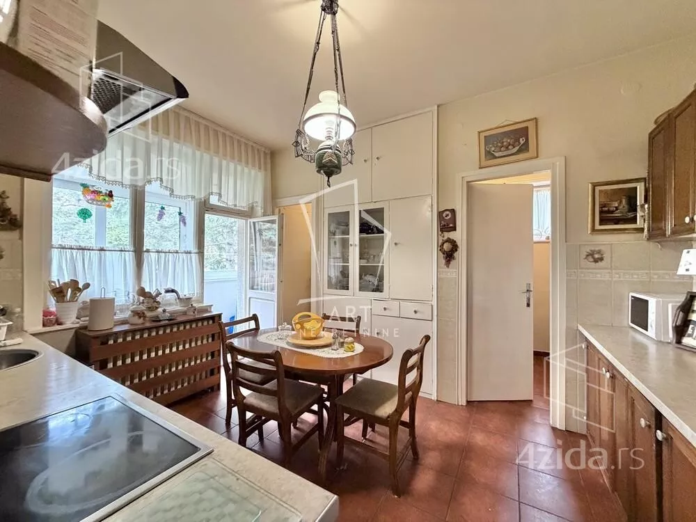 Petoiposoban stan | 4zida