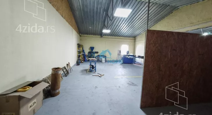 Poslovna zgrada | 4zida