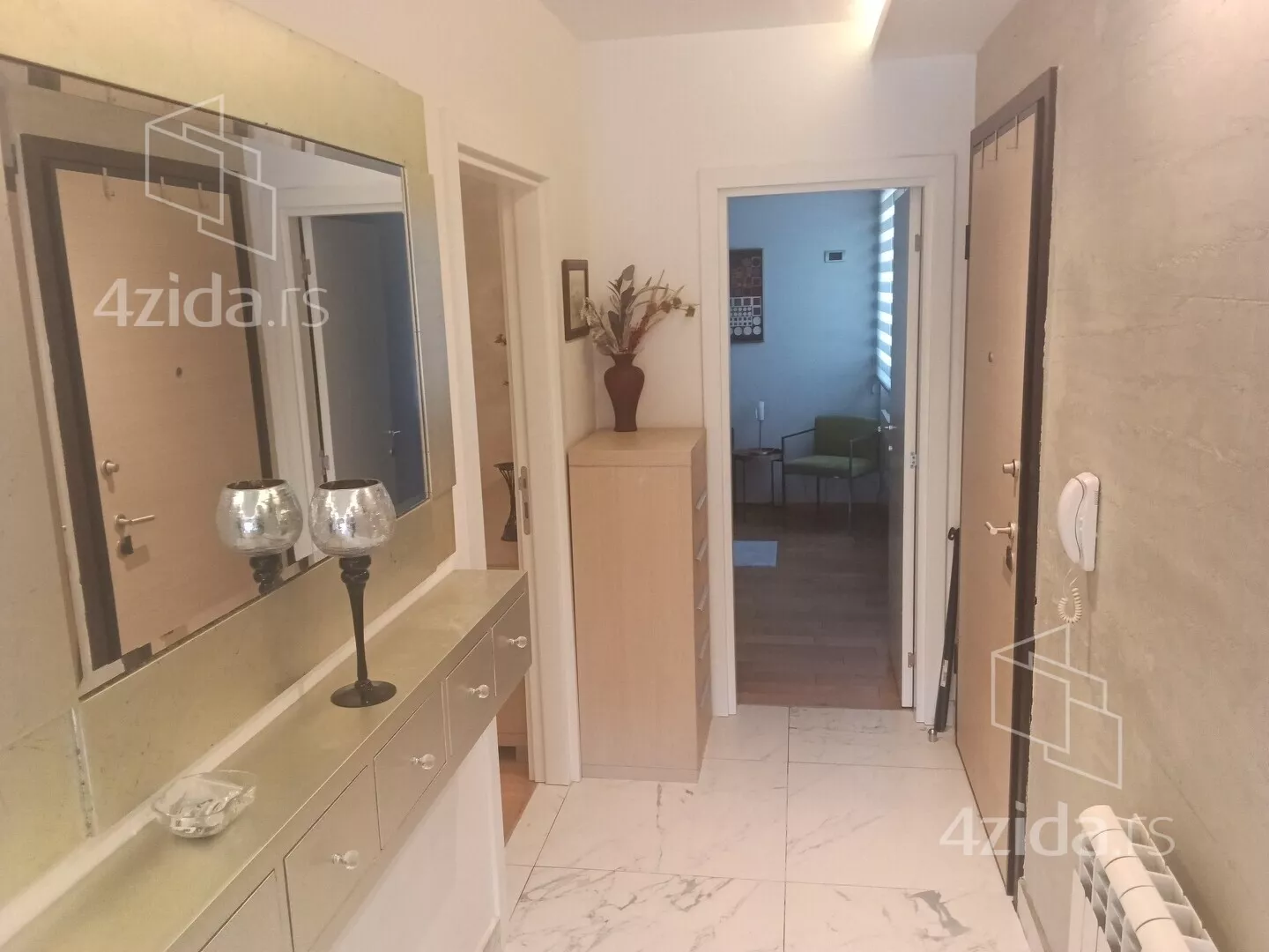 Troiposoban stan | 4zida