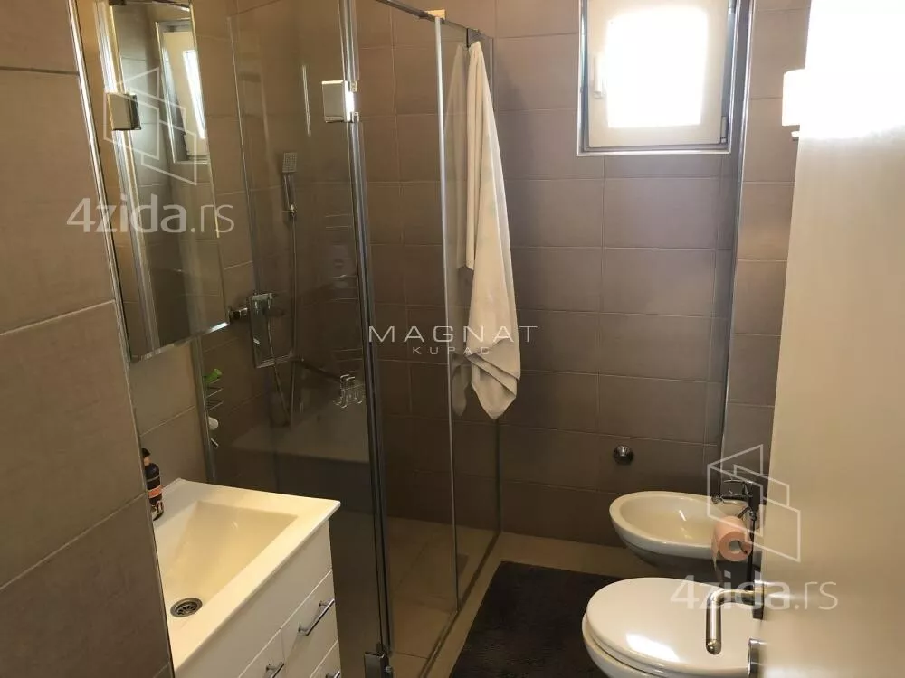 Četvoroiposoban stan | 4zida