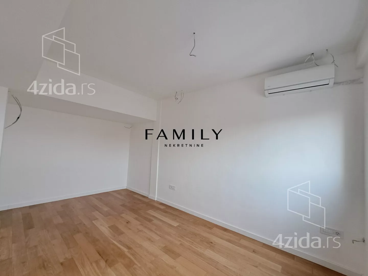 Četvoroiposoban stan | 4zida