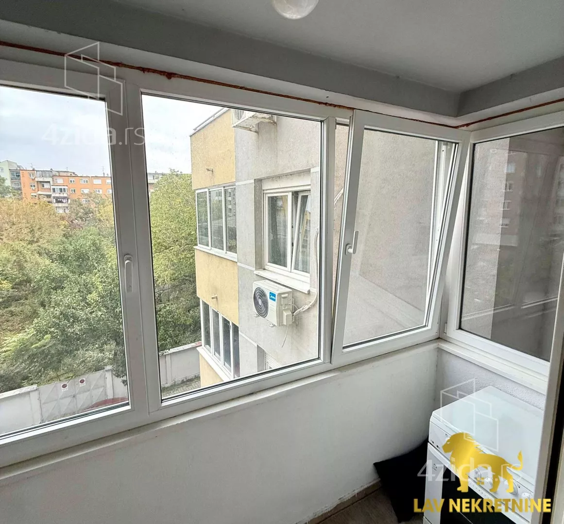 Jednoiposoban stan | 4zida