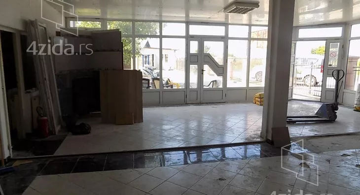 Poslovna zgrada | 4zida