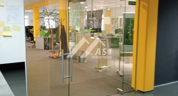 Poslovna zgrada | 4zida