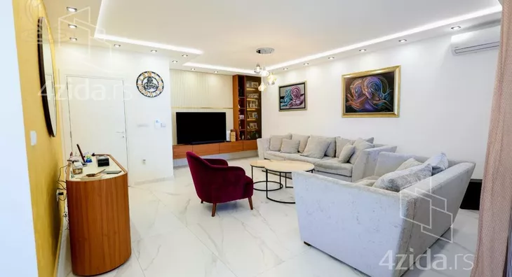 Petosoban stan | 4zida