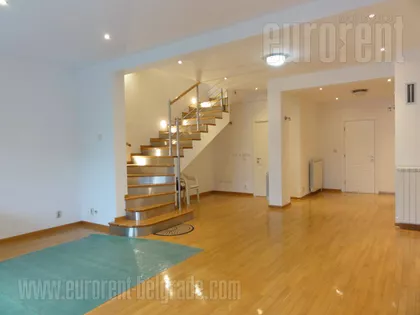 DEDINJE BELI DVOR | 4zida.rs