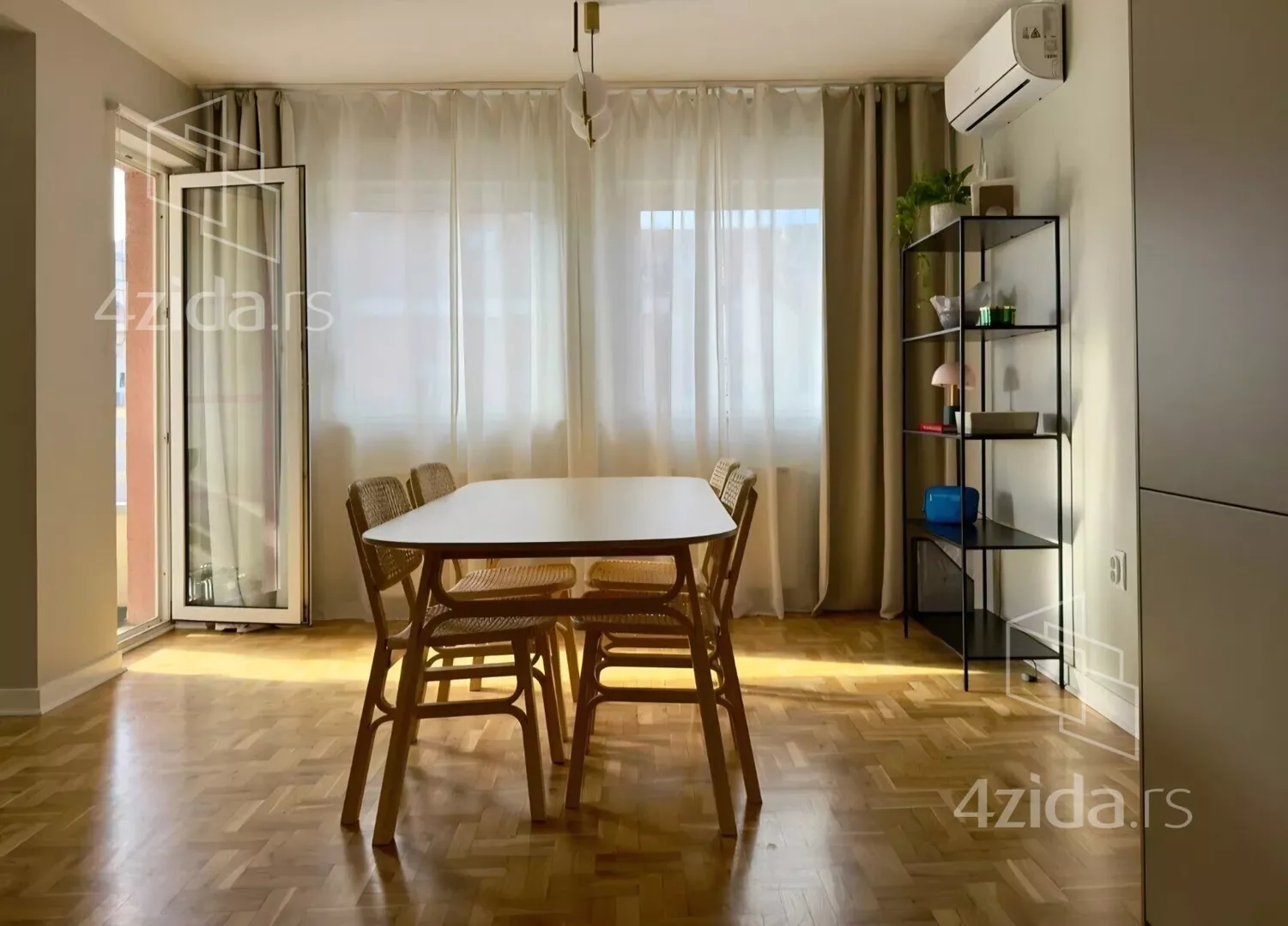 Troiposoban stan | 4zida