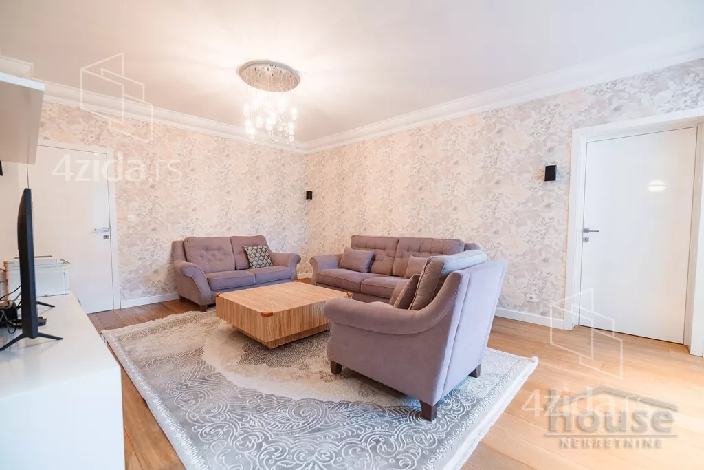 Šestosoban stan | 4zida