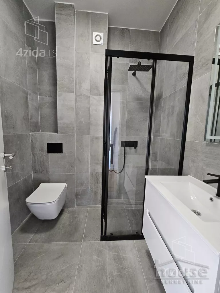 Šestosoban stan | 4zida