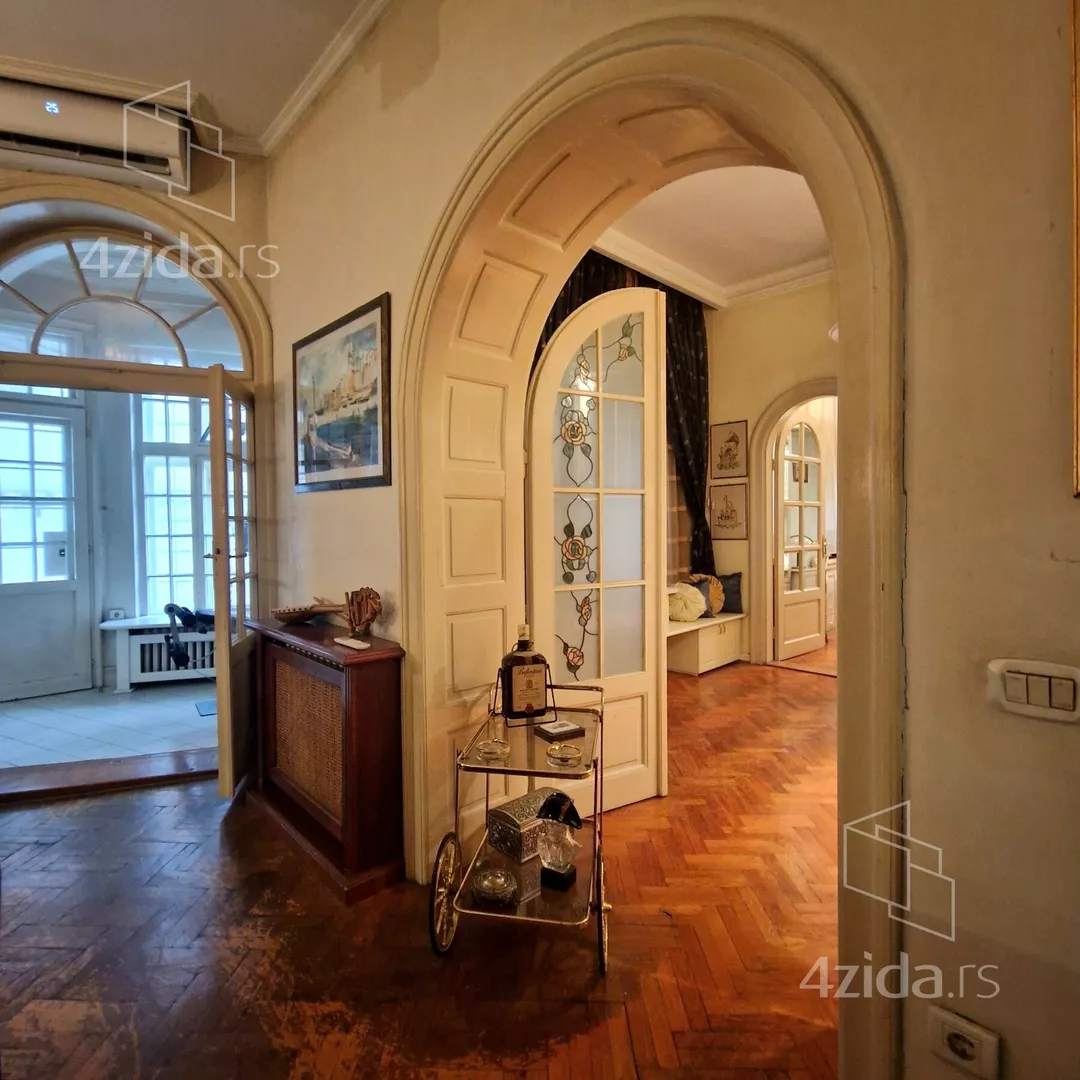 Šestosoban stan | 4zida