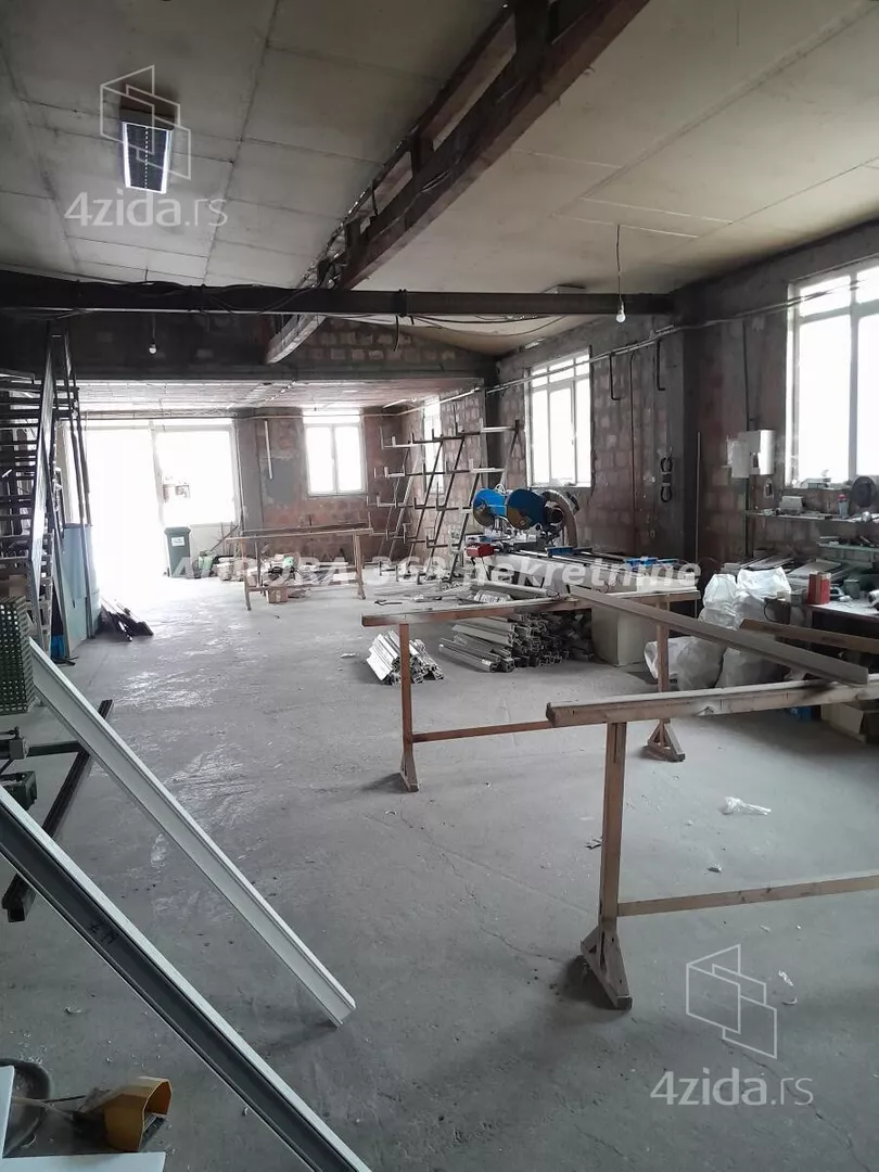 Poslovna zgrada | 4zida