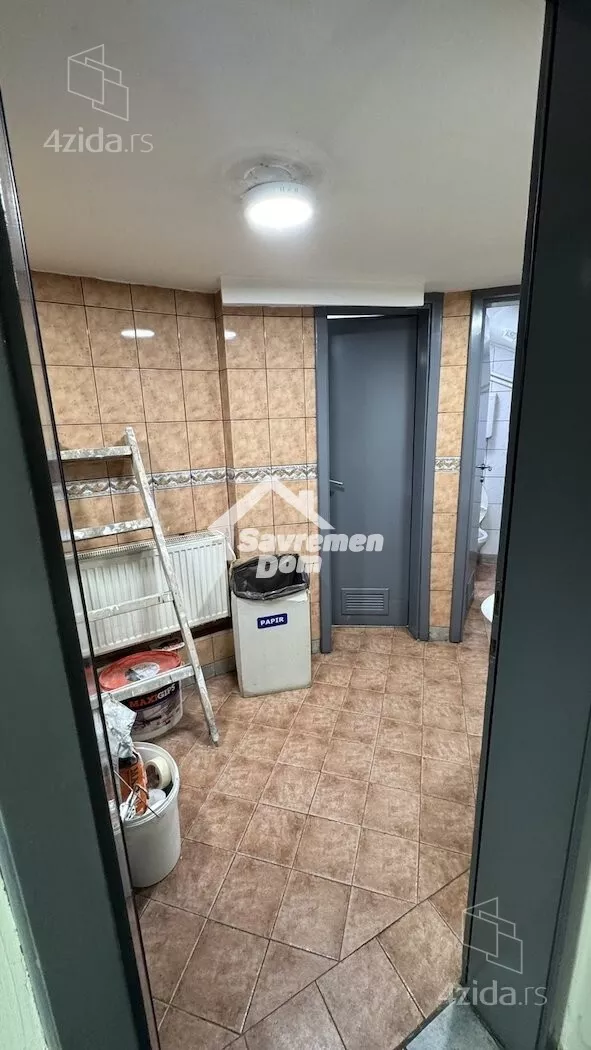 Poslovna zgrada | 4zida