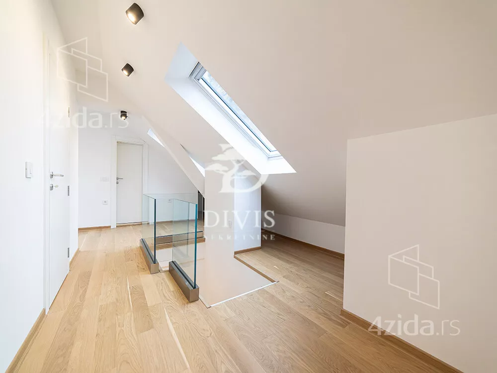 Četvoroiposoban stan | 4zida