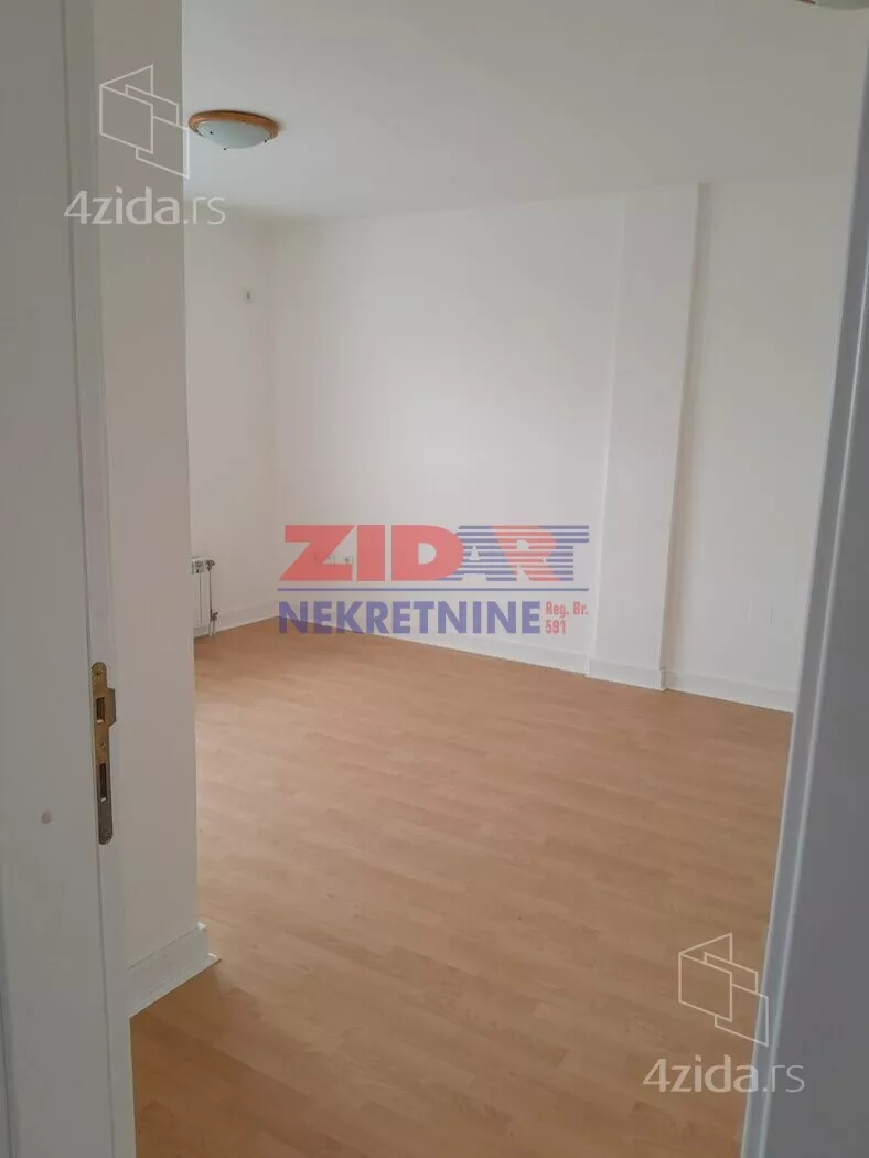 Četvoroiposoban stan | 4zida