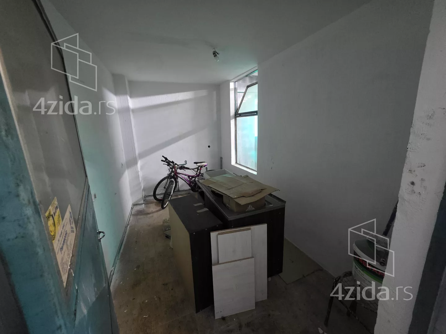 Poslovna zgrada | 4zida