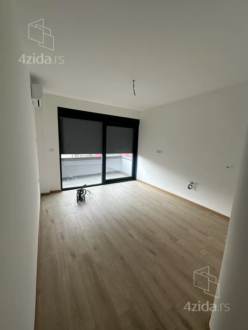 Četvoroiposoban stan | 4zida