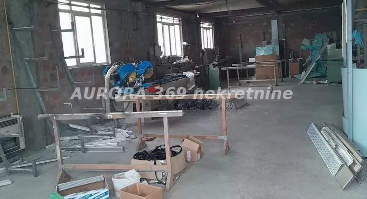 Poslovna zgrada | 4zida