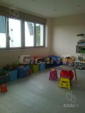 Devetosoban stan | 4zida