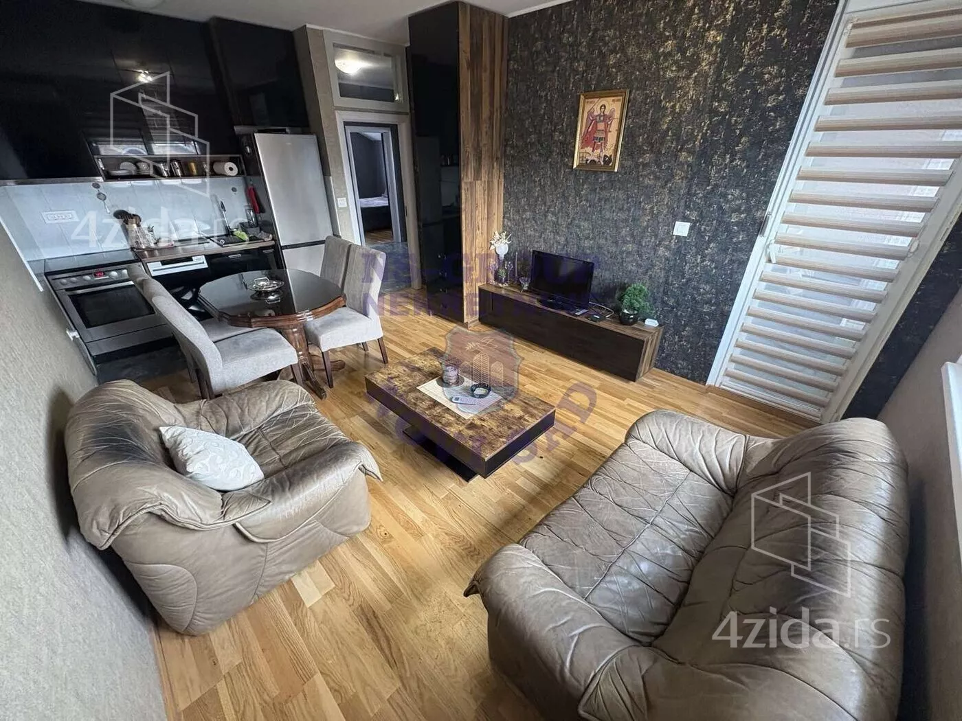 Troiposoban stan | 4zida