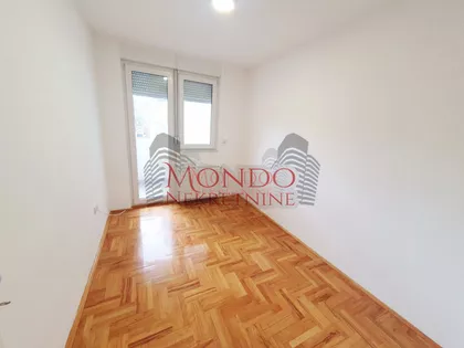 Crveni Pevac | 4zida.rs