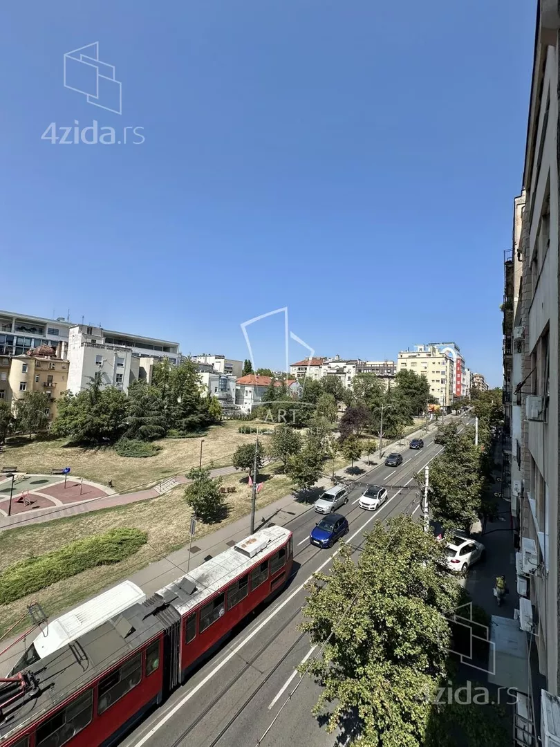 Četvoroiposoban stan | 4zida