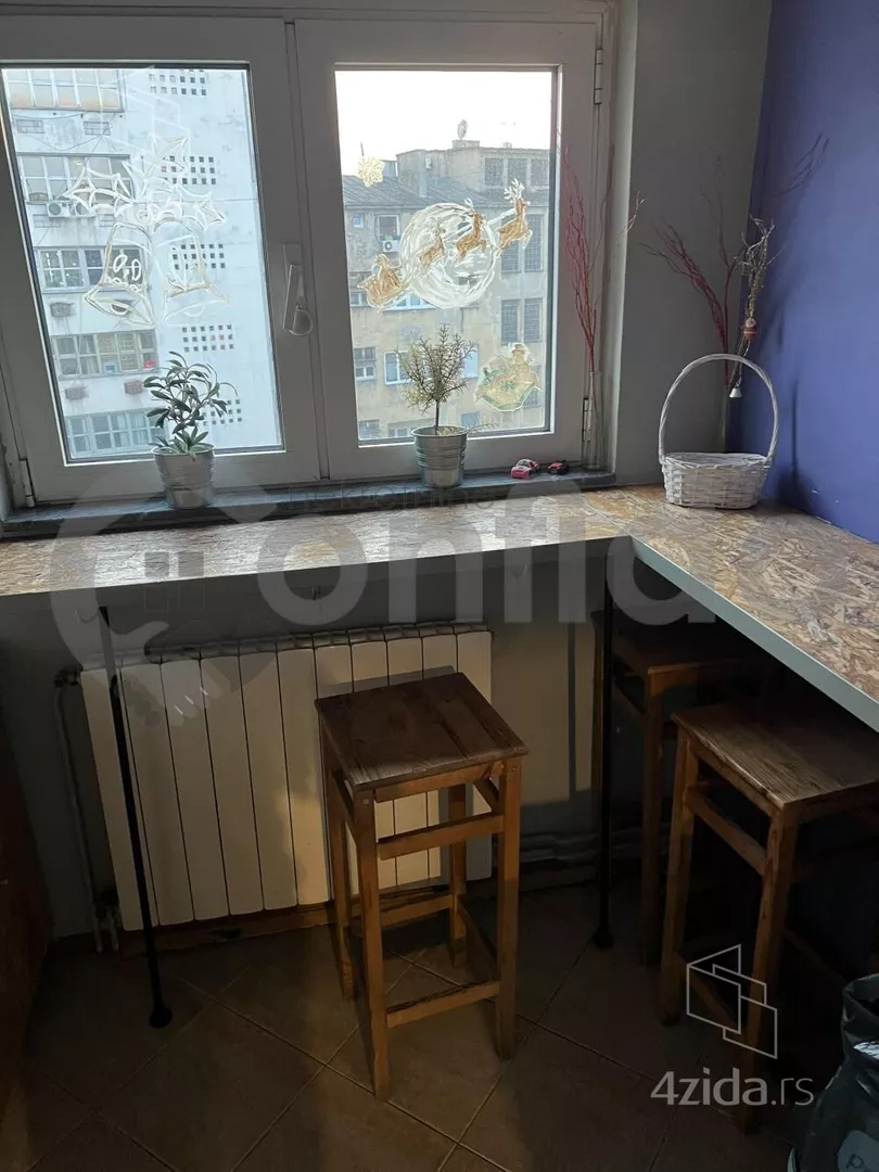 Šestoiposoban stan | 4zida