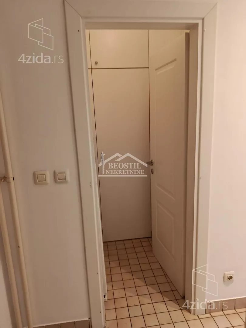 Šestosoban stan | 4zida
