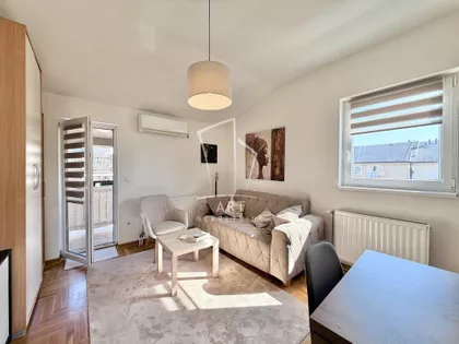 Miljana Miljanića | 4zida.rs