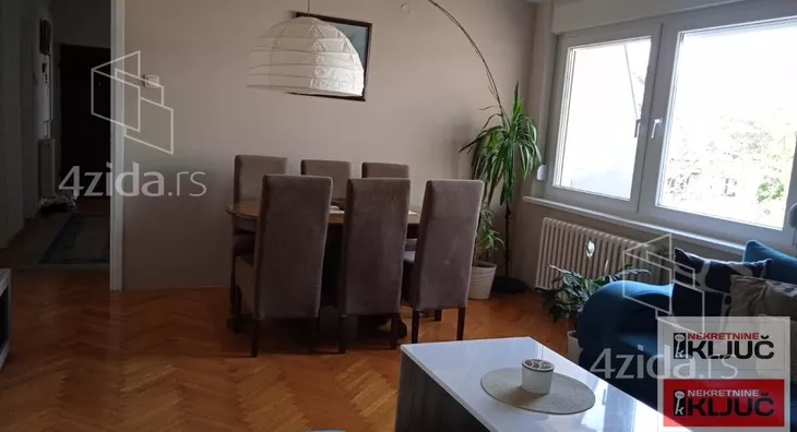 Četvoroiposoban stan | 4zida